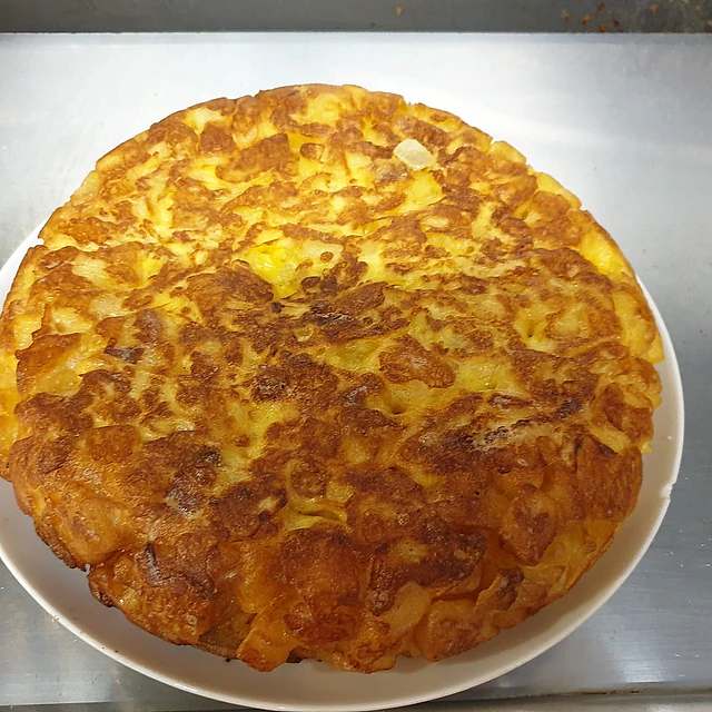 Tasquita Bar el Triunfo tortilla de patata con cebolla