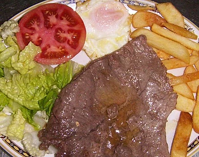 Tasquita Bar el Triunfo plato combinado filete huevo patatas y ensalada